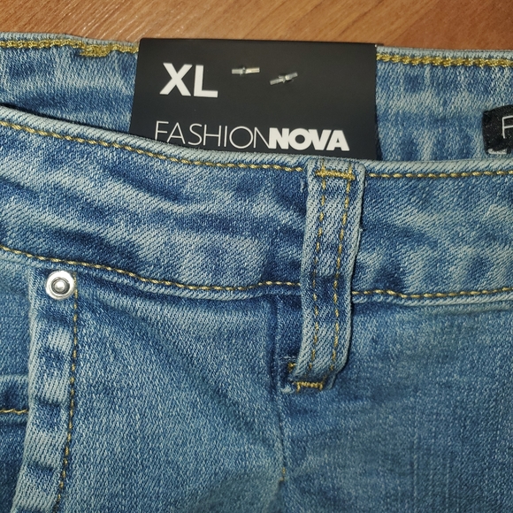 She's Glam Rhinestone Ankle Balloon Jeans - Medium - Picture 9 of 9